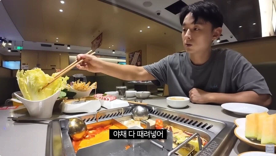 훠궈 처음 먹는 손님을 본 가게 직원들 (10)