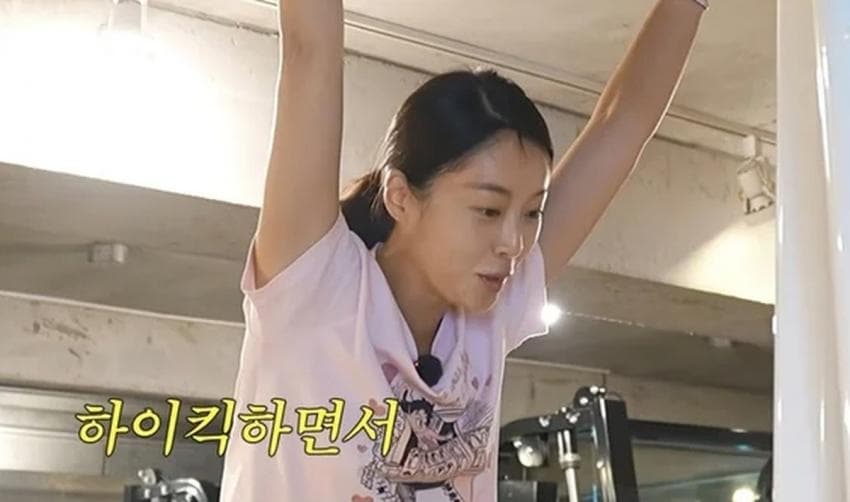 그 시절 6개월에 40억 벌었다는 황정음 (11)