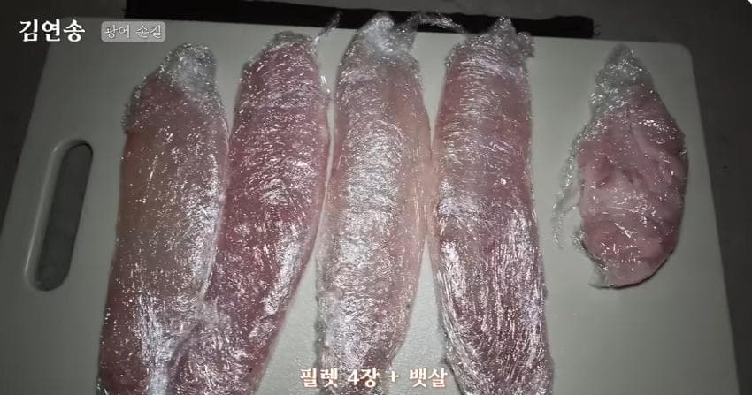 이뻐서 서비스 받는 나폴리맛피아 오른팔 05년생 파스타미녀 요리사 (30)