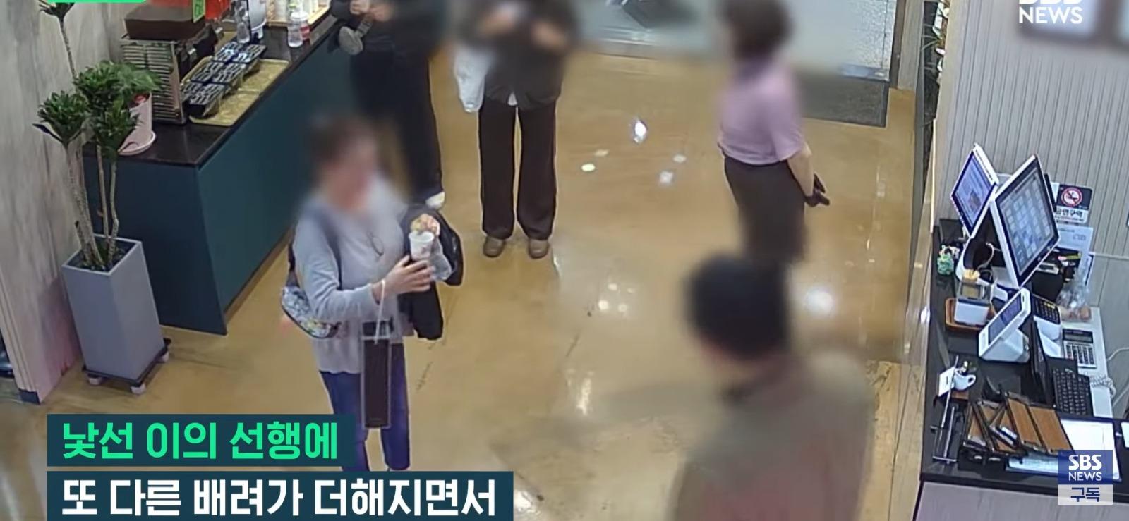 쌩판 모르는 사람들에게 60만 원 밥값을 낸 이유 (22)