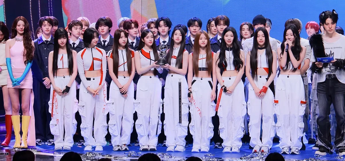 엠카 장원영 에투라 투샷