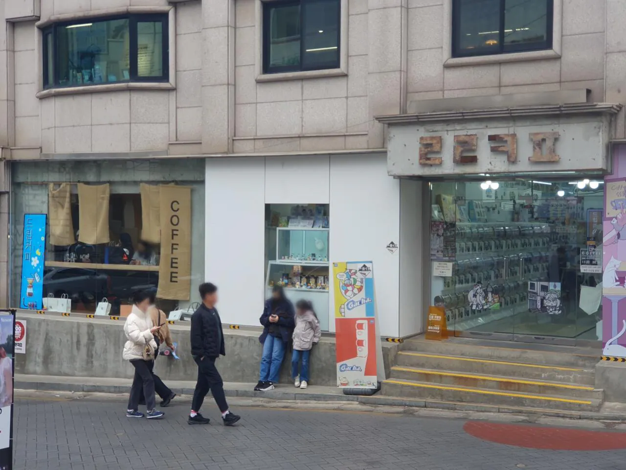 싱글벙글 루리웹 사장이 운영하는 카페.. (2)