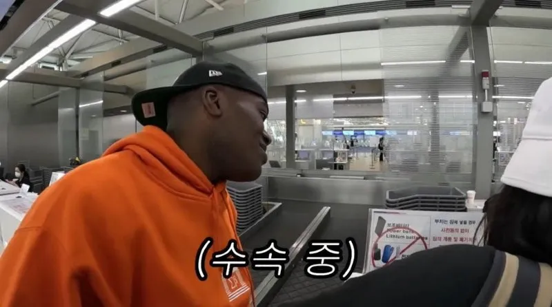 여권 없이 해외 나가는 조나단