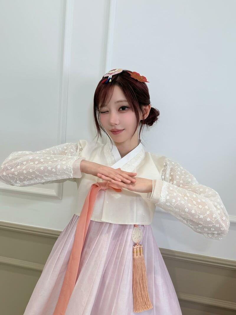 QWER 공식 SNS 사진 업로드 근황 (4)