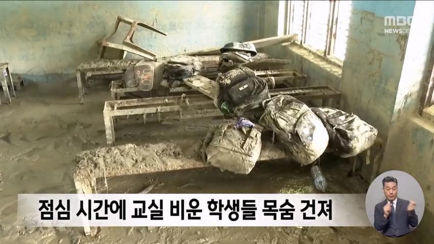 네팔 홍수 10분 전 900명 대피시킨 교장 (13)