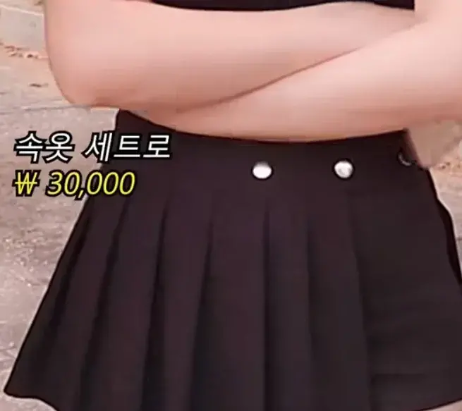 100만원 가치의 옷을 입고 다니는 여성 (7)