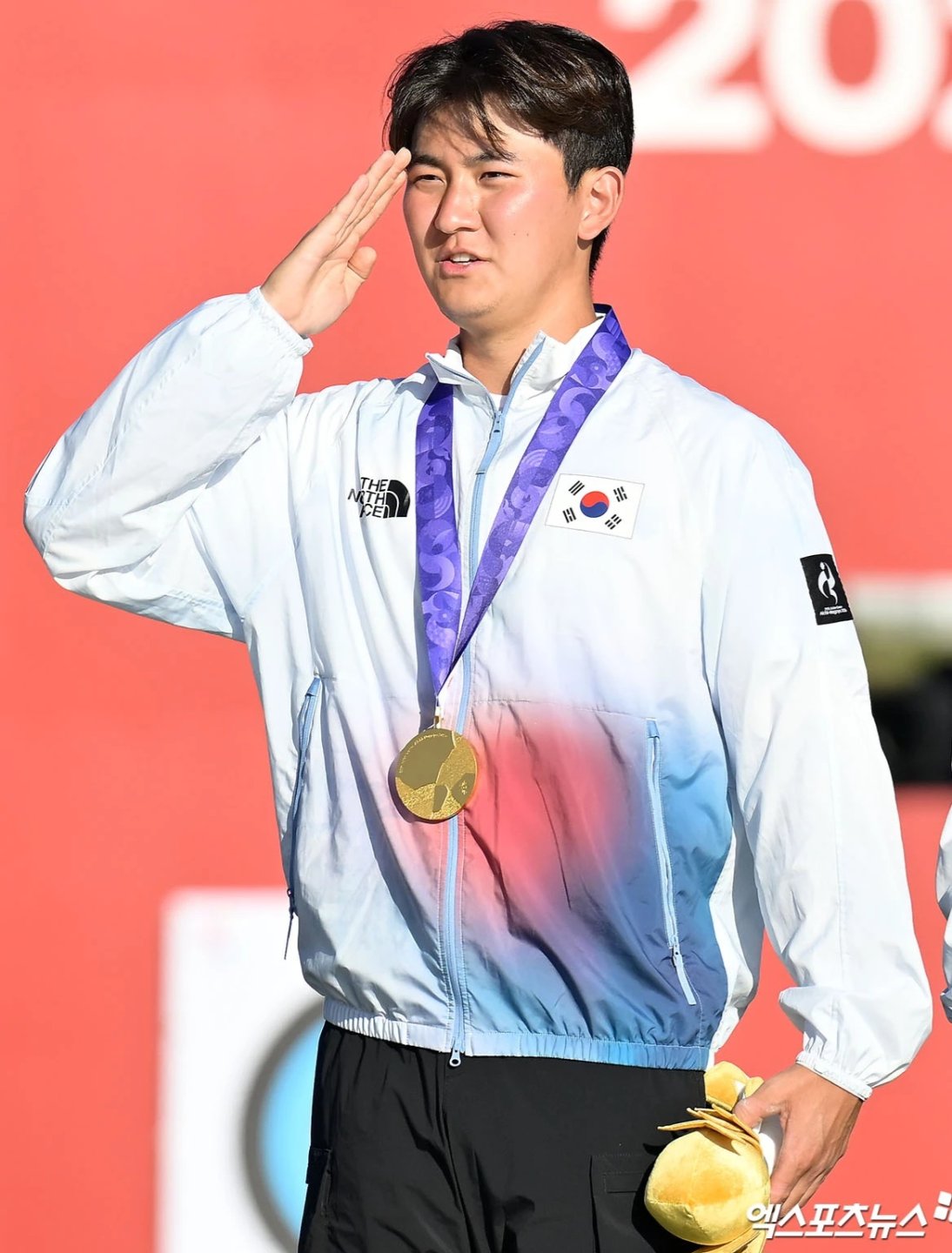 군면제인 양궁 김제덕이 거수경례한 이유