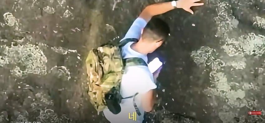 등반 중 절벽에 갇히자, 벽 잡고 한손으로 셀프 신고한 남자 (12)