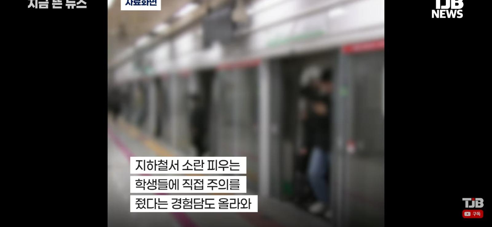 지하철 짐칸서 자전거 든 학생 (9)