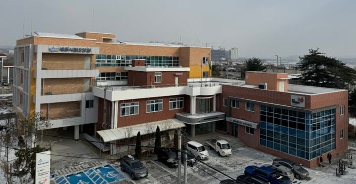 얼굴에 샤워기 쏘며 학대…세종시립요양원 늑장 대응 '논란' (7)