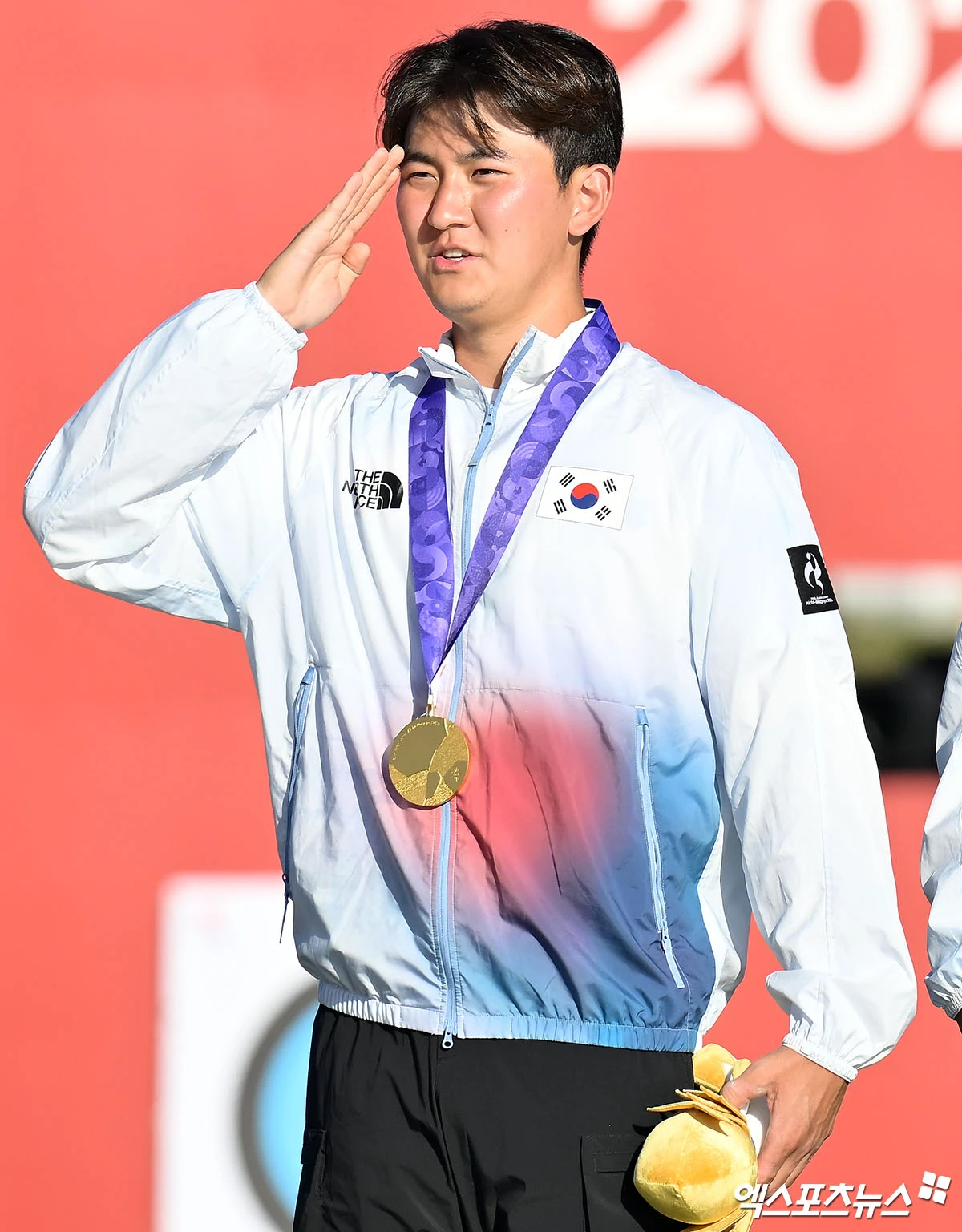 군면제인 양궁 김제덕이 거수경례한 이유