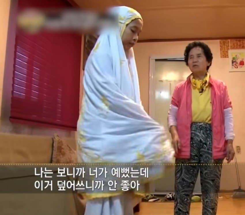 며느리 기도하는 모습보고 놀란 시어머니...rohallah (3)