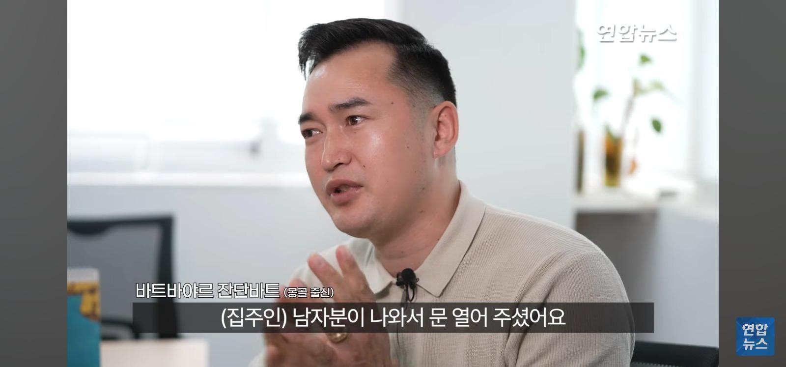 아파트 14층 난간서 비명 (33)