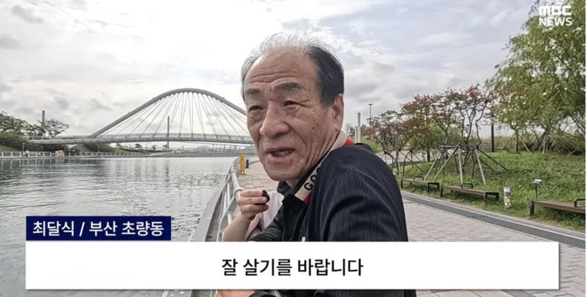 싱글벙글 부캉이 생각에 우는 부산 할배 (21)