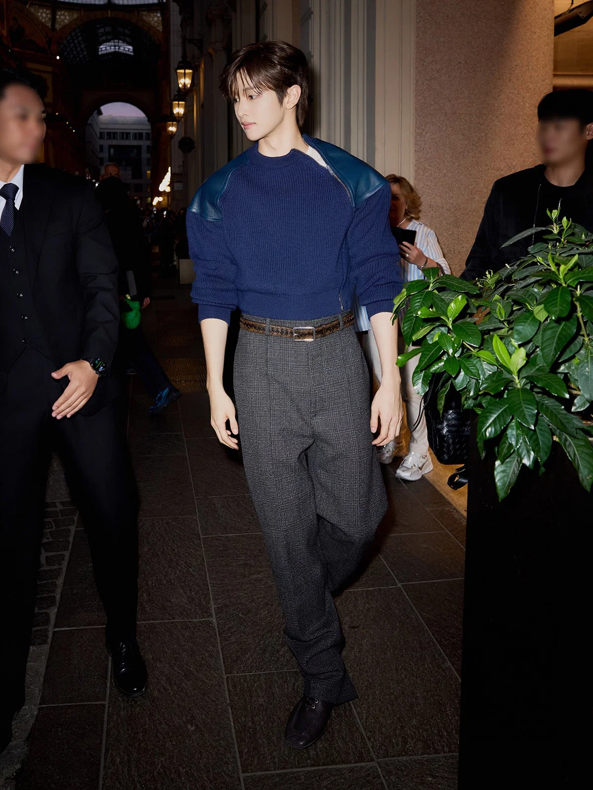 실시간 밀라노🇮🇹 보테가 베네타 쇼 참석한 라이즈 성찬 (2)