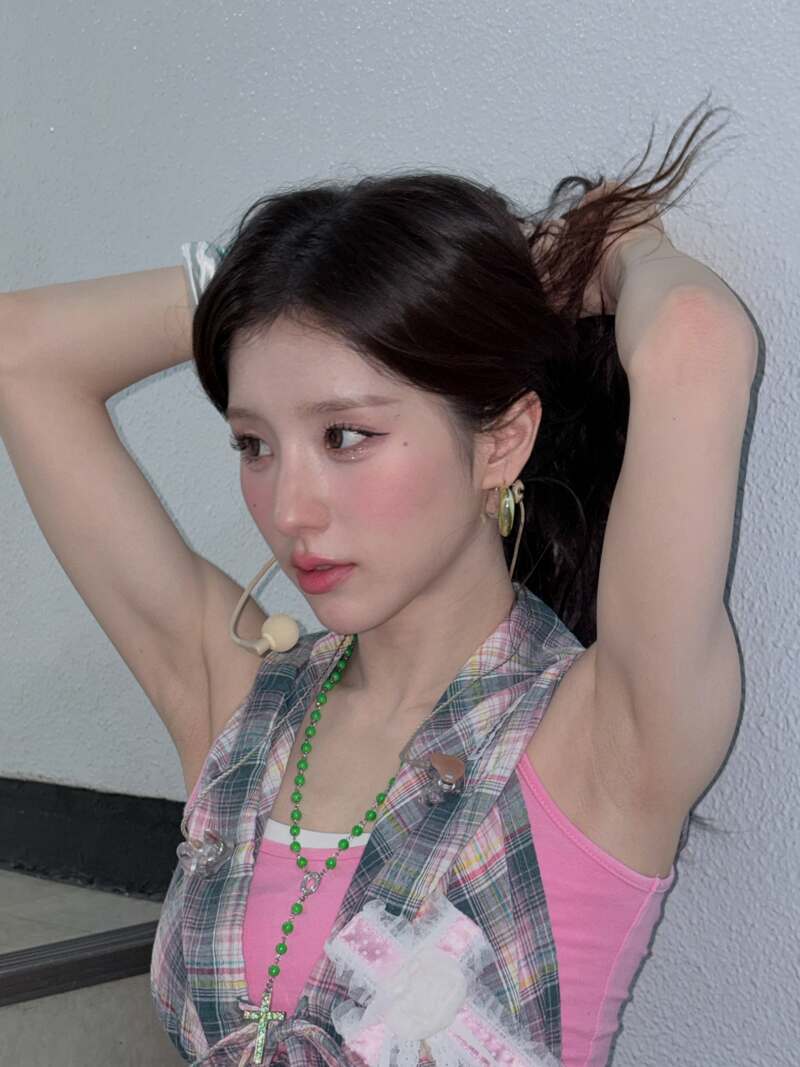 가려도 보이는 핫팬츠 뒤태 아르테미스 희진