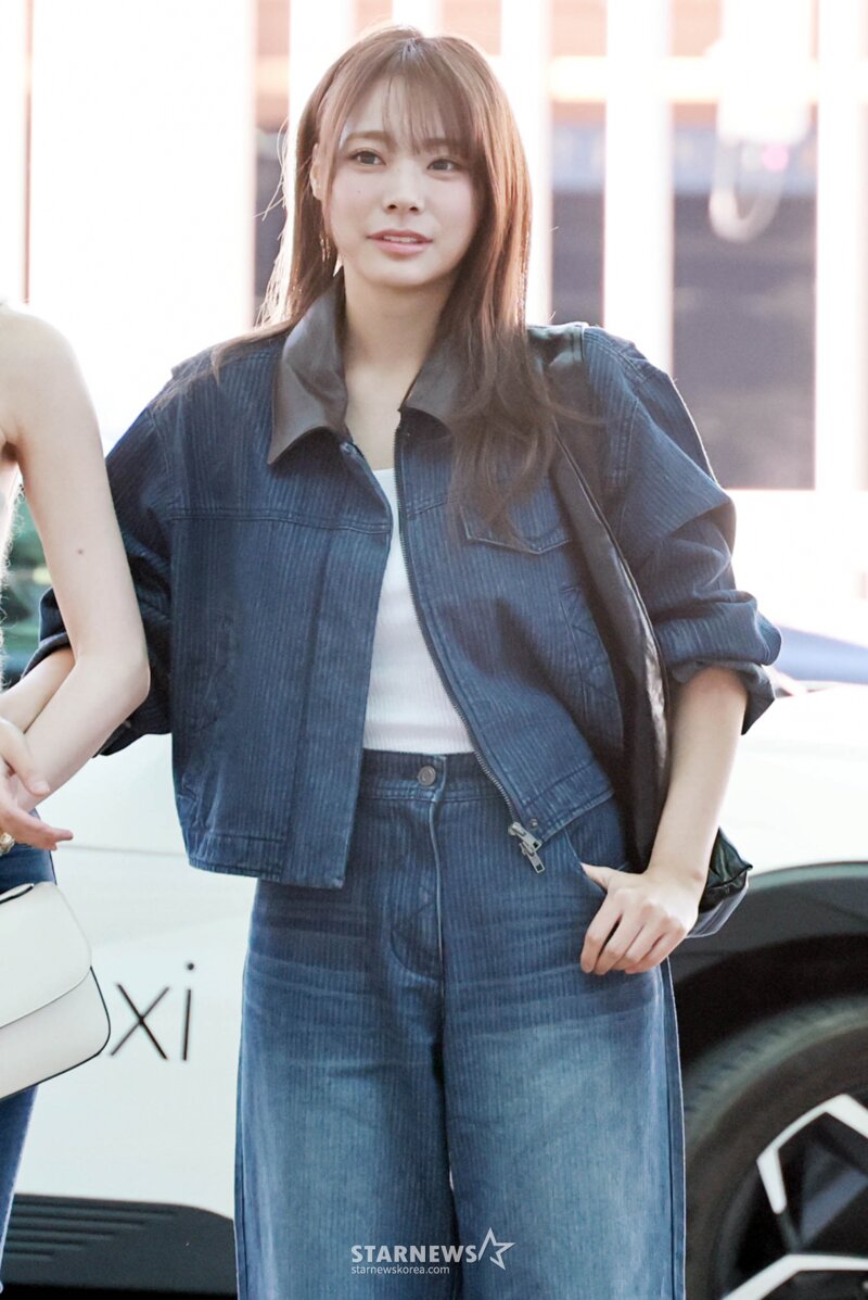 오늘자 QWER 출국 사진 근황 (2)
