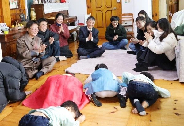 옛날이 살기 좋았다는 건, 사실 사람 때문임_1.webp