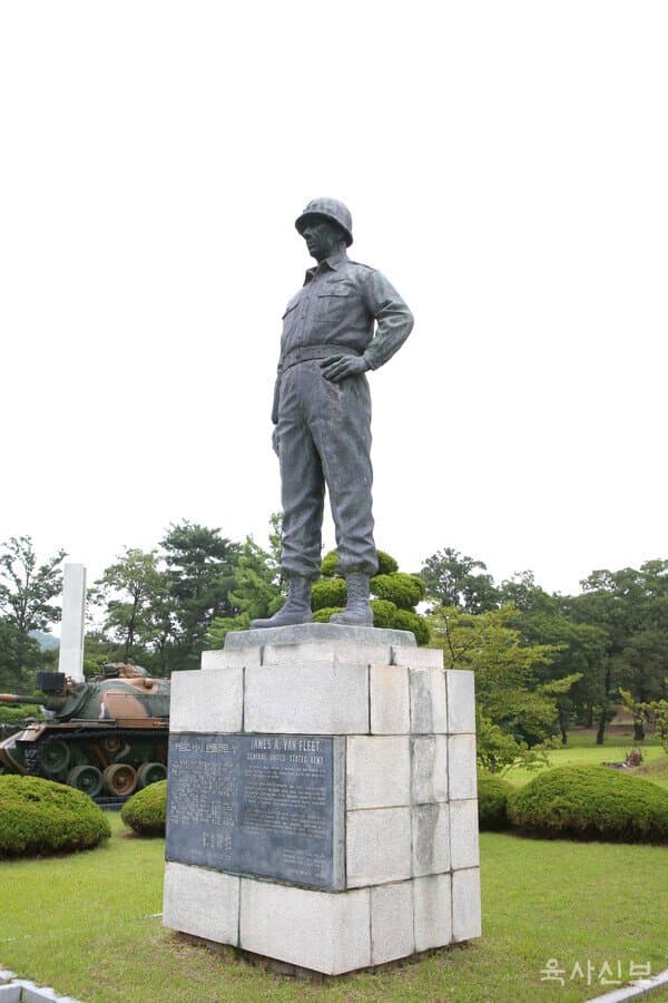 한국을 사랑했던 미군의 장군..밴 플리트 (47)