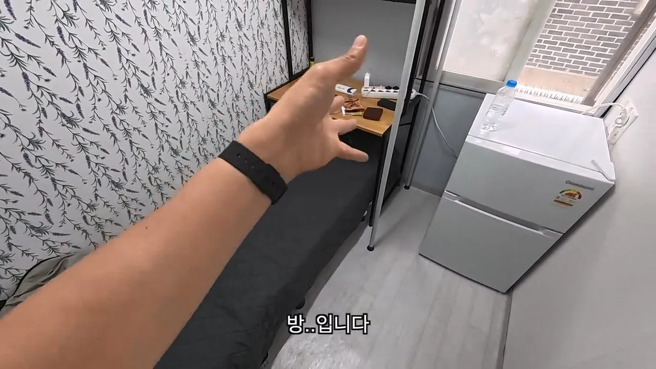 해외여행으로 가진돈 다 써버린 여행 유튜버 근황 (55)