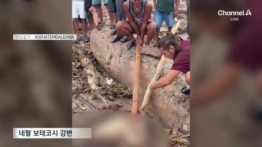 홍수에 떠내려온 시신 붙잡고 귀걸이 ‘쏙’…네팔 인면수심 2명 체포 (3)