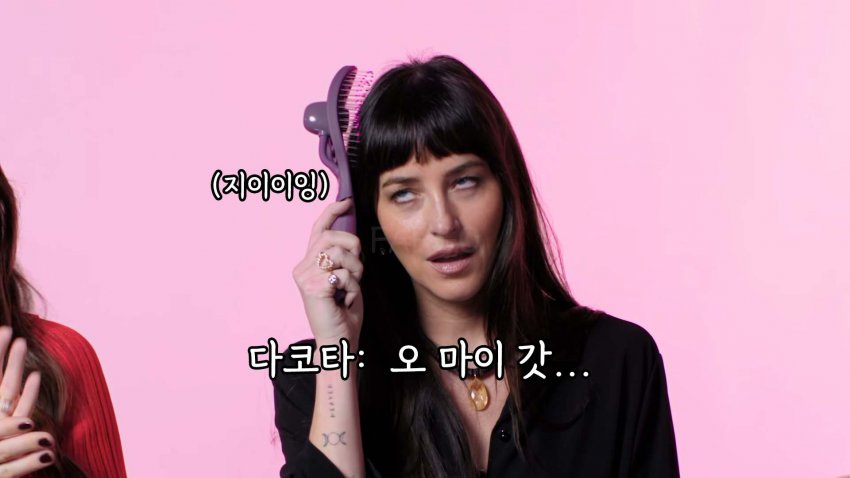 바이브레이터 써보는 앤 해서웨이 (24)