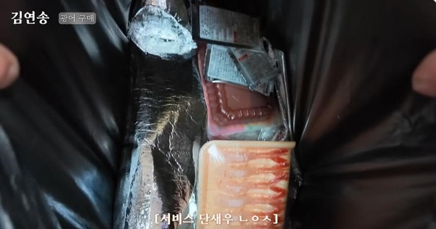 이뻐서 서비스 받는 나폴리맛피아 오른팔 05년생 파스타미녀 요리사 (15)