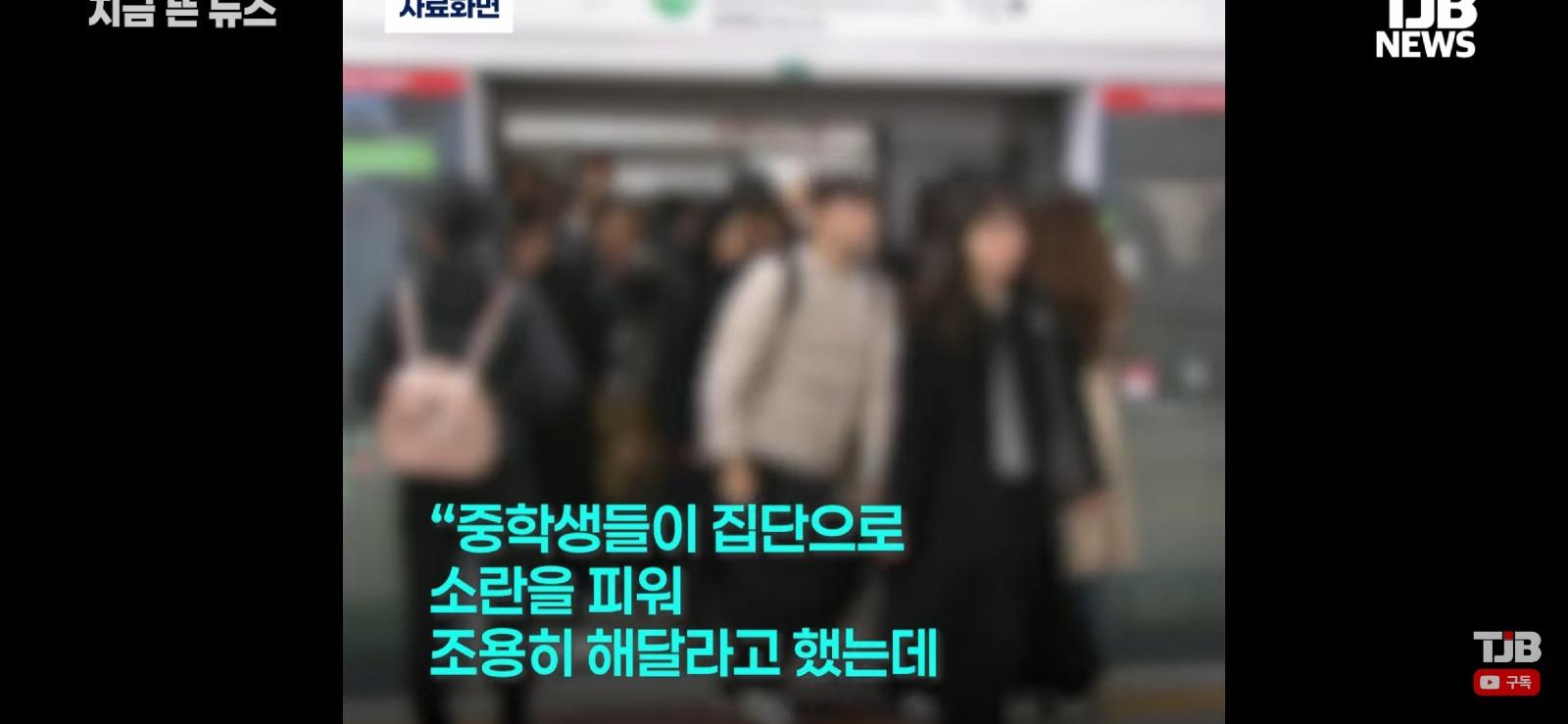 지하철 짐칸서 자전거 든 학생 (10)