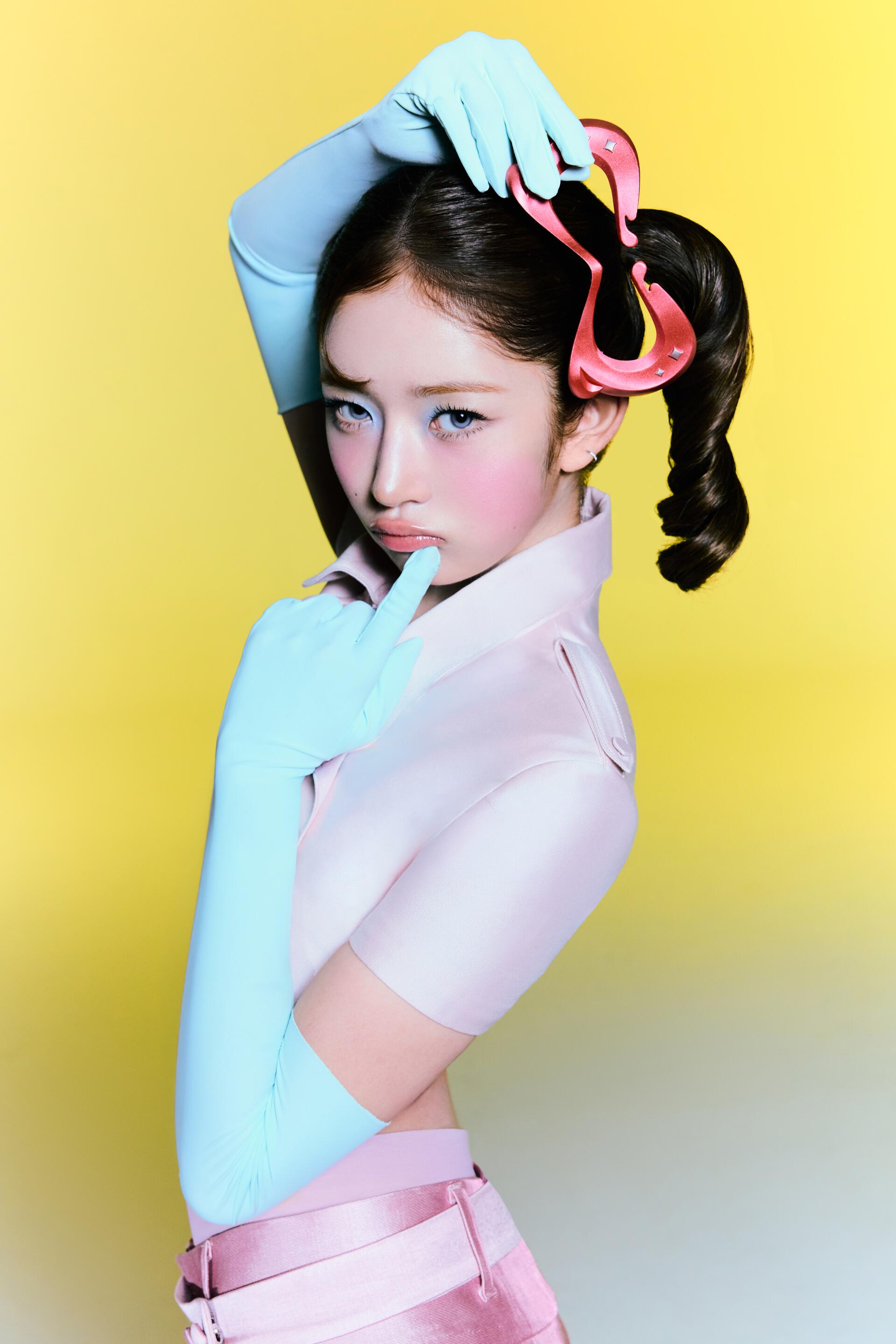 아이브 IVE EP <Looks Can Kill> ‘GIRL HERO’ Concept Photo 안유진 레이 가을 (13)
