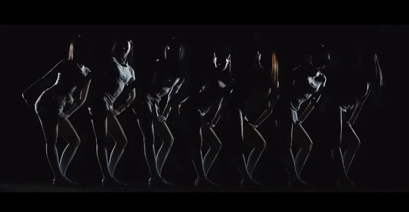 에투라 NEON 노래 너무너무너무 조은데 공교육도 제대로 못받은 13년생 데뷔 시키는 케이팝 산업 구조 너무 유해하다고 생각해..... (2)