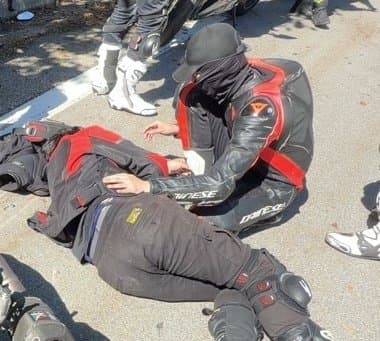 오토바이에 짜부되엇다가 살아낫다 (2)