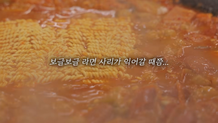 라면 한개 한입에 먹기 도전한 쯔양 ㄷㄷㄷㄷㄷ
