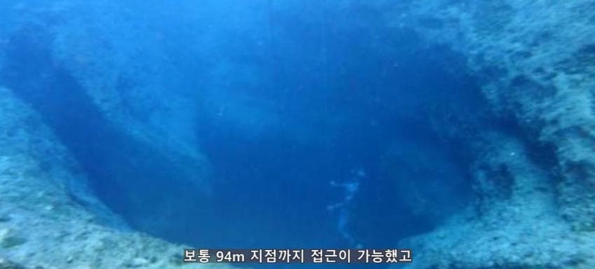 깊이를 알 수 없는 수중동굴에서 완전히 사라진 남자 (7)