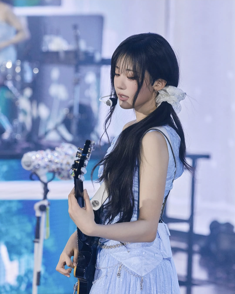 QWER 공식 SNS 사진 업로드 근황 (10)