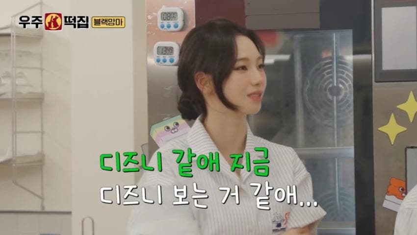 발음까지 신경써가며 카리나에게 친근히 대하는 미미 (18)