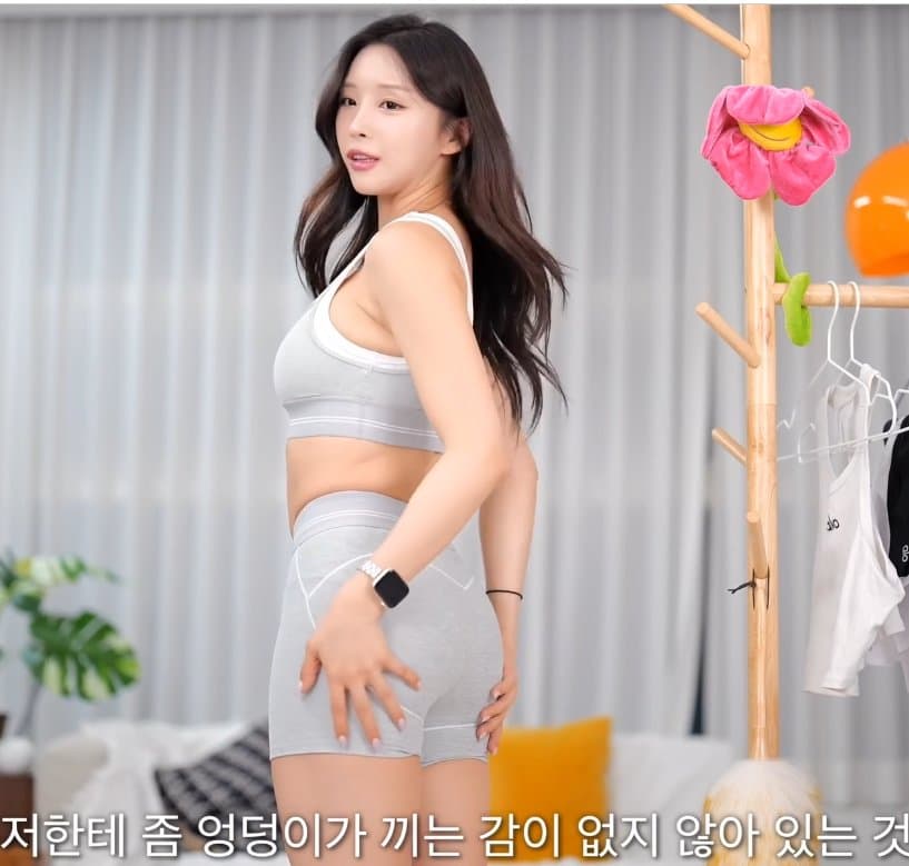 ㅇㅎ)동양 vs 서양. 엉덩이가 커져서 요즘 레깅스가 불편하다는 미녀 (7)
