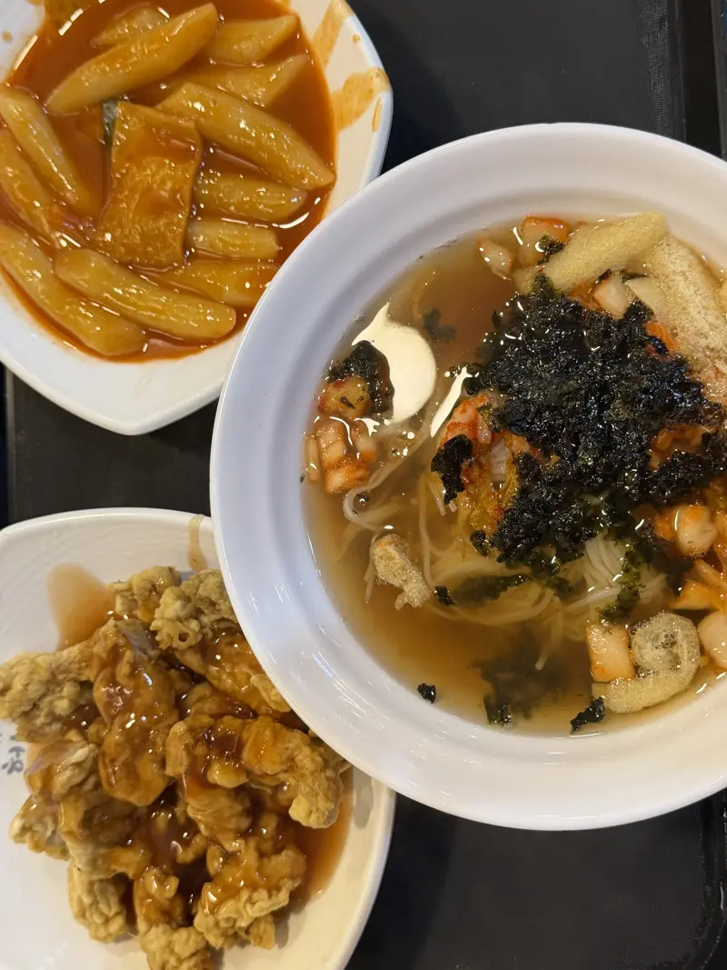 백화점 내 푸드코트 (2)