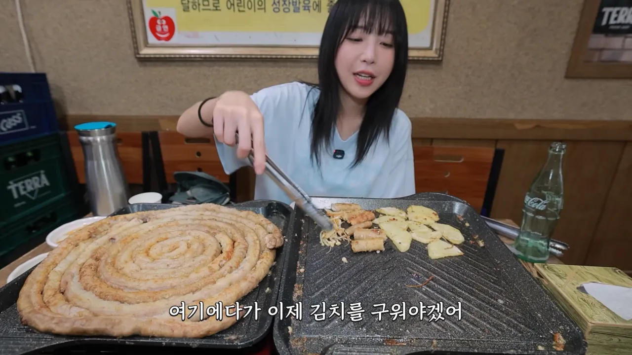똑같이 먹는 옆손님 만나 곱창 17M 대결한 쯔양 근황 ㄷㄷㄷ (17)