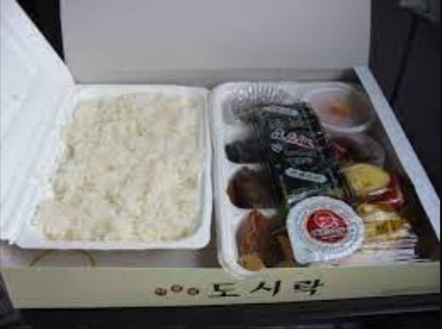 옛날 기차에서 판매했다는 도시락 (2)