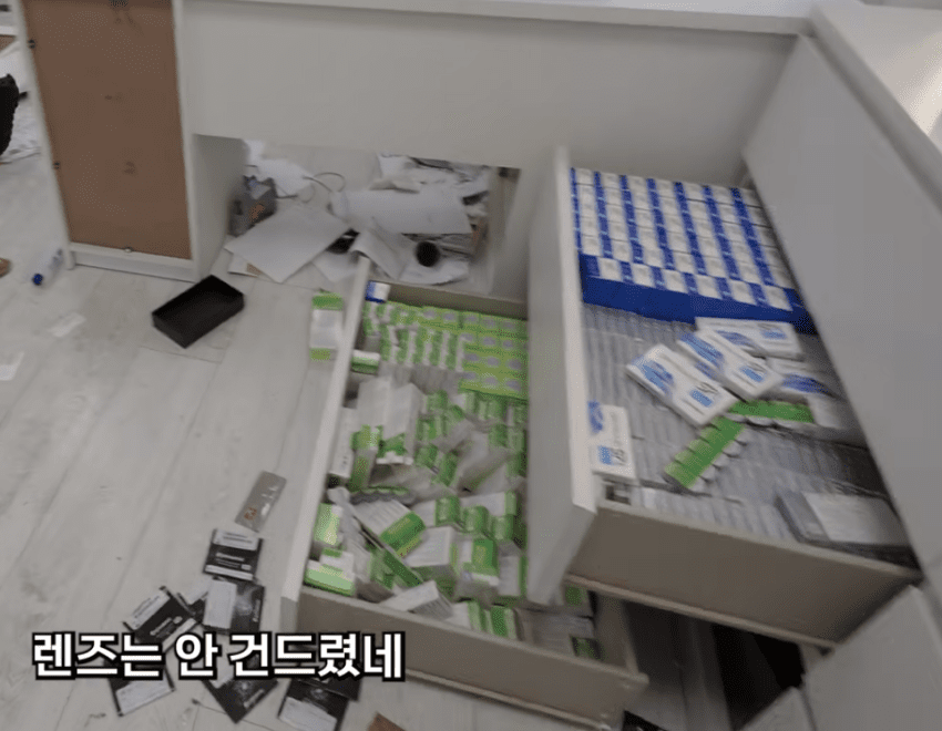 훌쩍훌쩍 프랑스 안경가게 털어간 폭도들 (8)