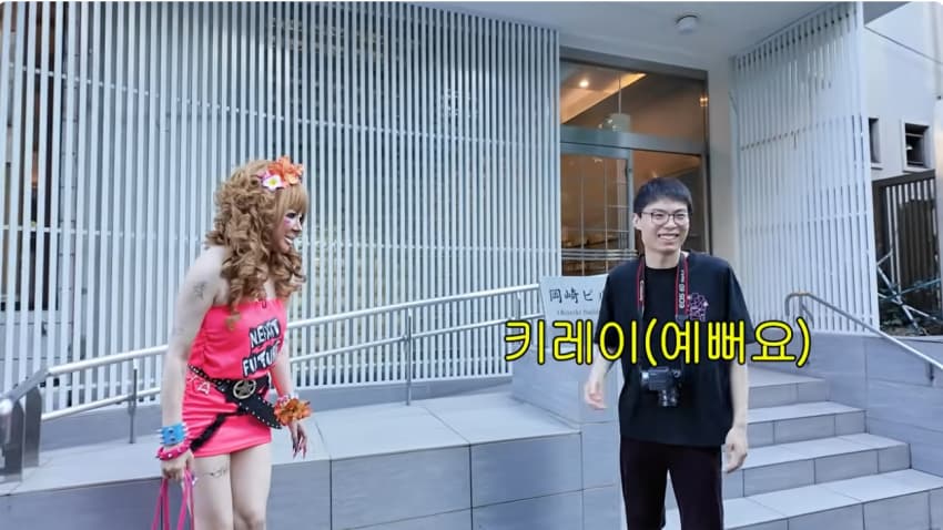 클릭주의. 어깨빵도 피해가는 서인영 시부야 갸루 도전. 돈키에서 100만 (21)