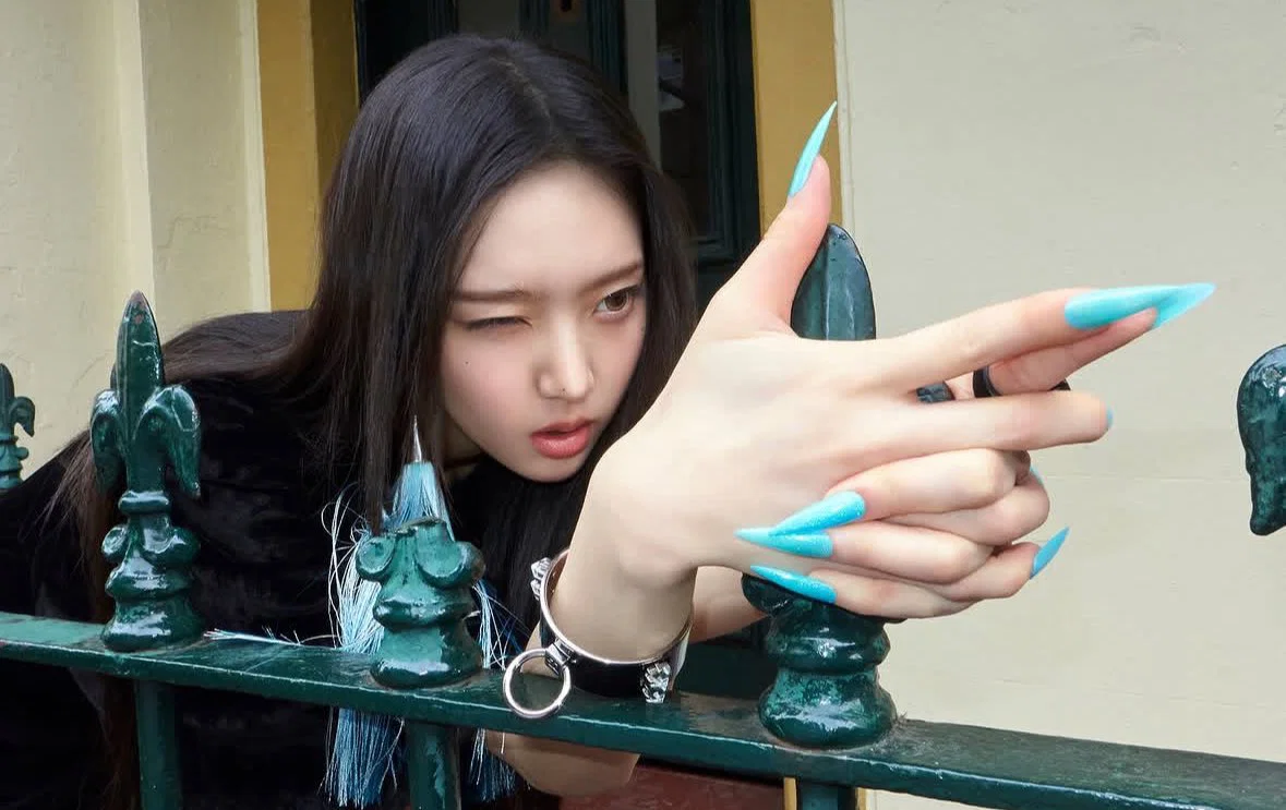 현재 키키 ＜Hey Hi＞ 컨포와 유사하다고 말 나오는 아일릿 ＜체포하겠어＞ 컨포 (7)