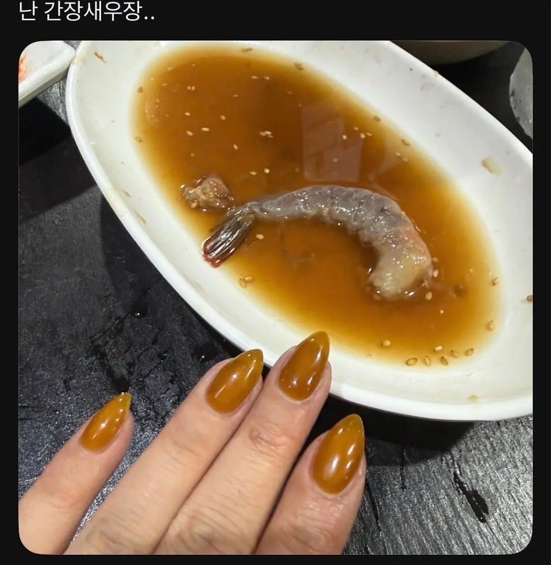 여자들의 망한 네일 인증대결 (2)