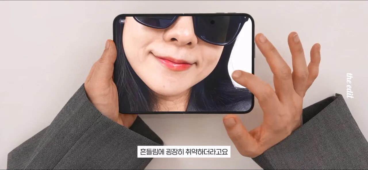 싱글벙글 같은 유튜버의 갤럭시와 아이폰 UDC 리뷰.jog (22)