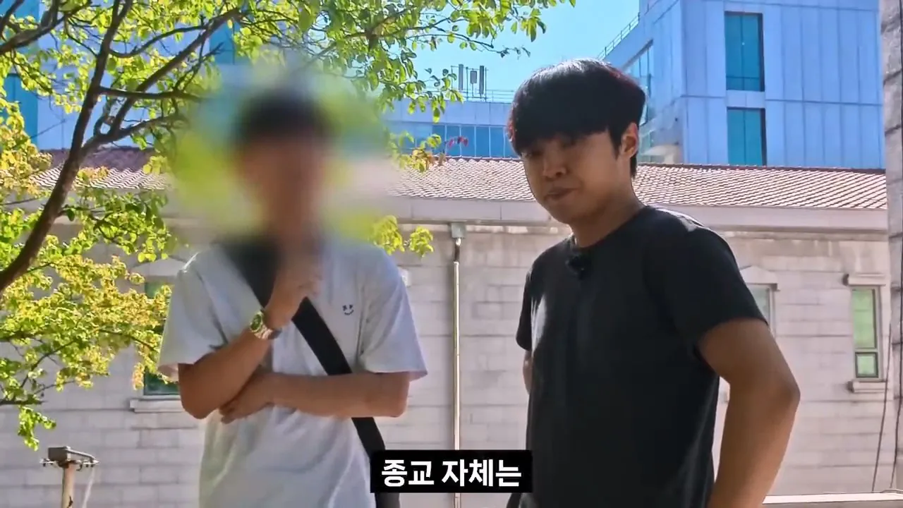 종교는 인간이 만들었다는 서울대생, 목사는 답할 수 있을까.mp4_20261001_152646.105.jpg 서울대생이 목사에게 말하는 종교는 인간이 만든것이라는 이유