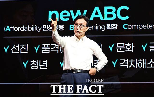 어지간히 긁혔나보네
