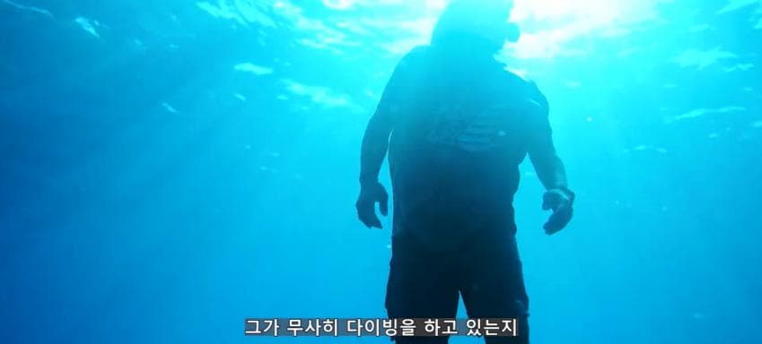 깊이를 알 수 없는 수중동굴에서 완전히 사라진 남자 (32)