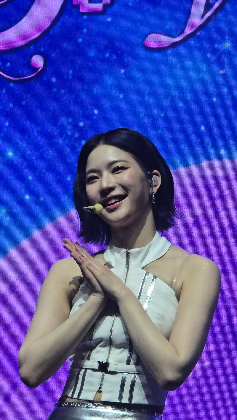 윙크하는 스테이씨 (3)