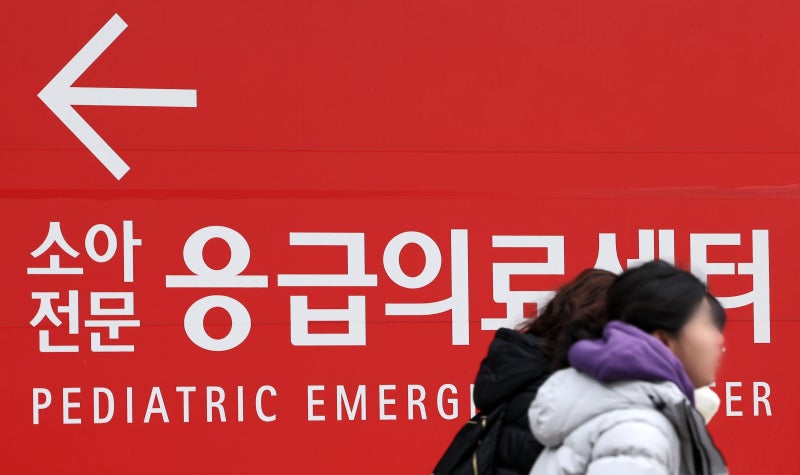 소아응급실 압수수색에 젊은 소아과 의사들 “이러고 현장 남아달라 하나” (9)