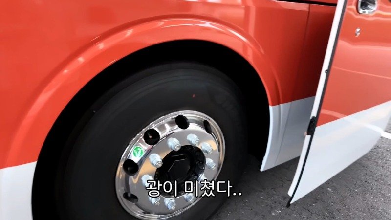 7억짜리 차 언박싱하는 20대 여성 (7)
